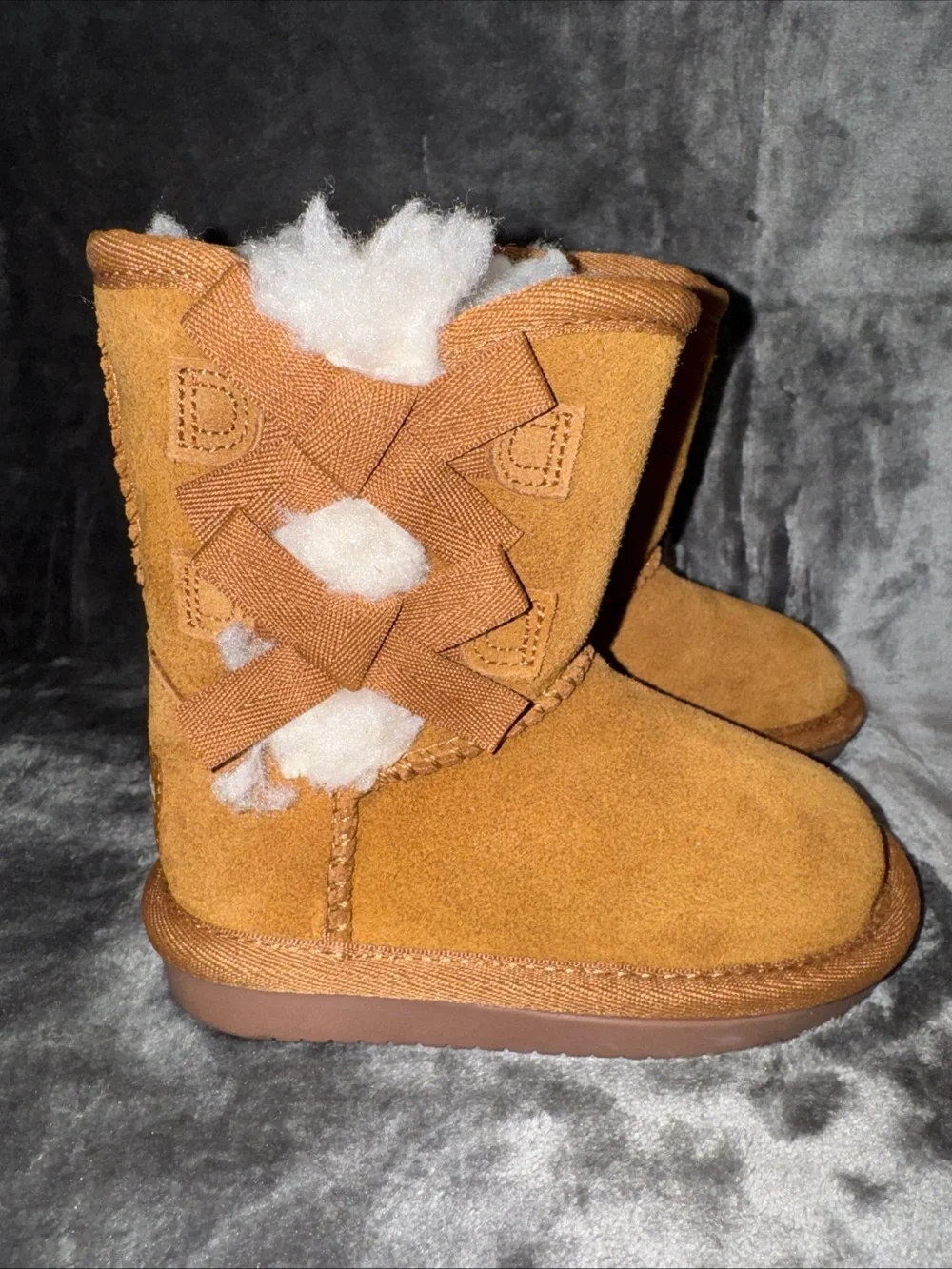Koolaburra By UGG Brown Suede Boots Girl Size 6 Chestnut Fur Bow Victoria